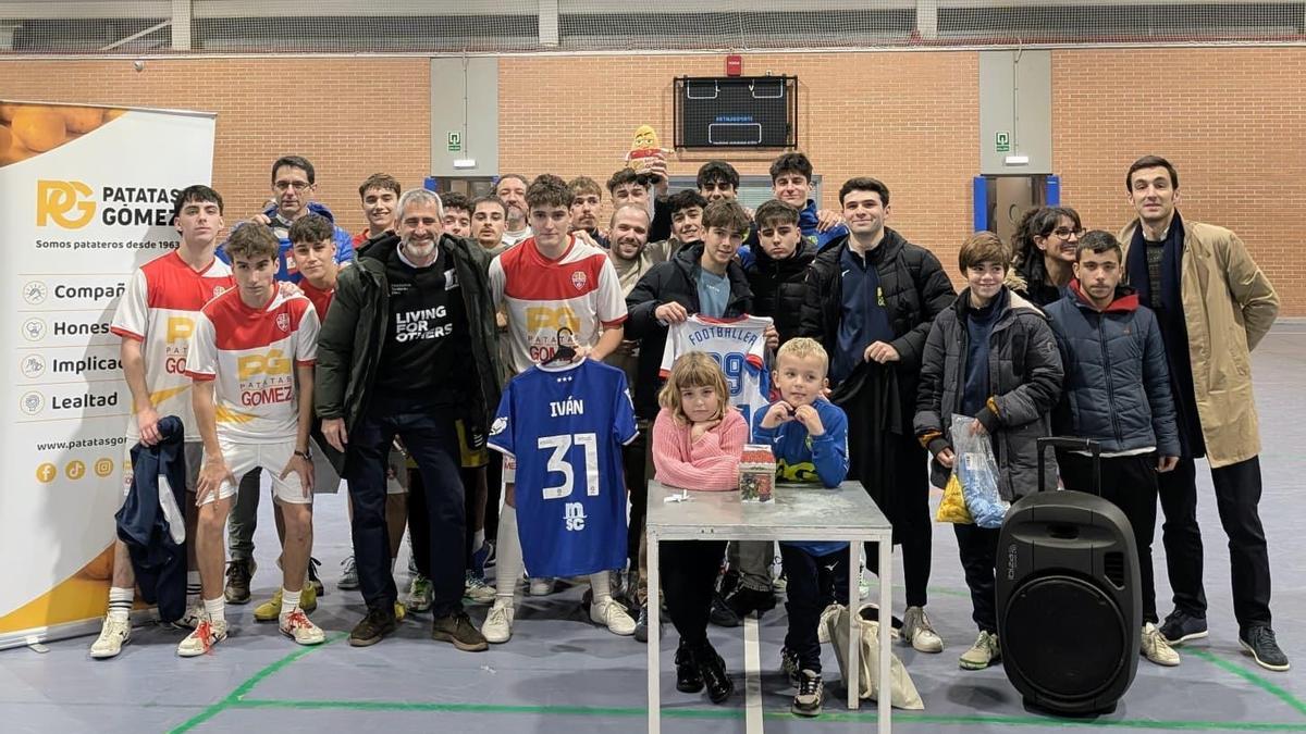 El club Patatas Gómez Sala 2012 bate el récord: 3550 kg en su recogida de alimentos.