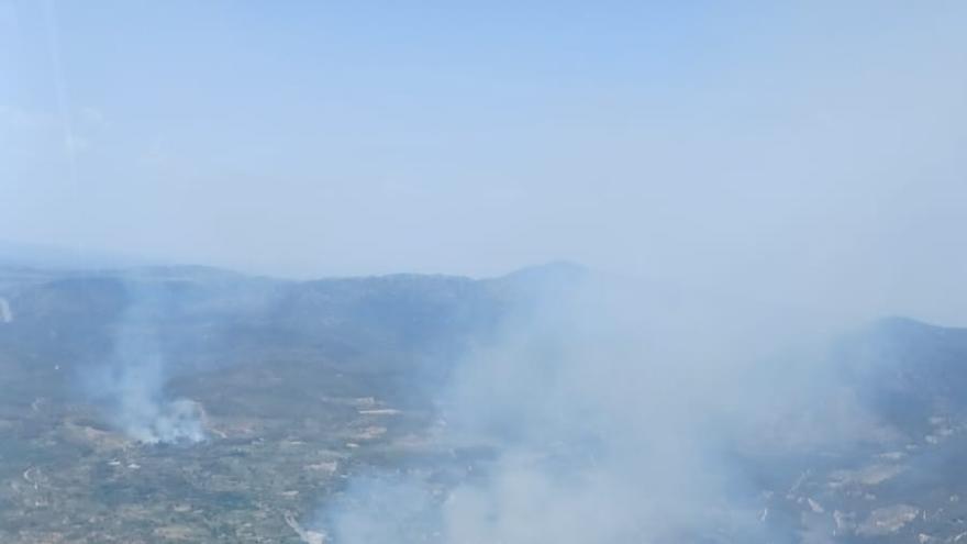 Inicio del fuego junto a las vías del tren el pasado 17 de junio.