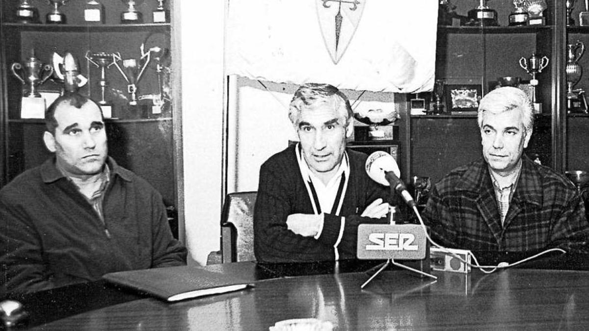 Imagen del día de la presentación de Arsenio como entrenador de la SD Compostela