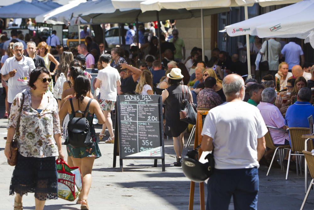 El centro de Valencia, lleno en pleno agosto