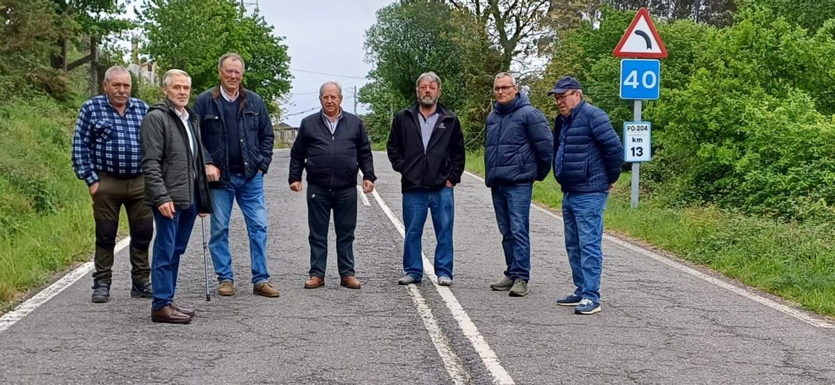 Visita del alcalde de Cruces y el concejal de Obras a la zona afectada.