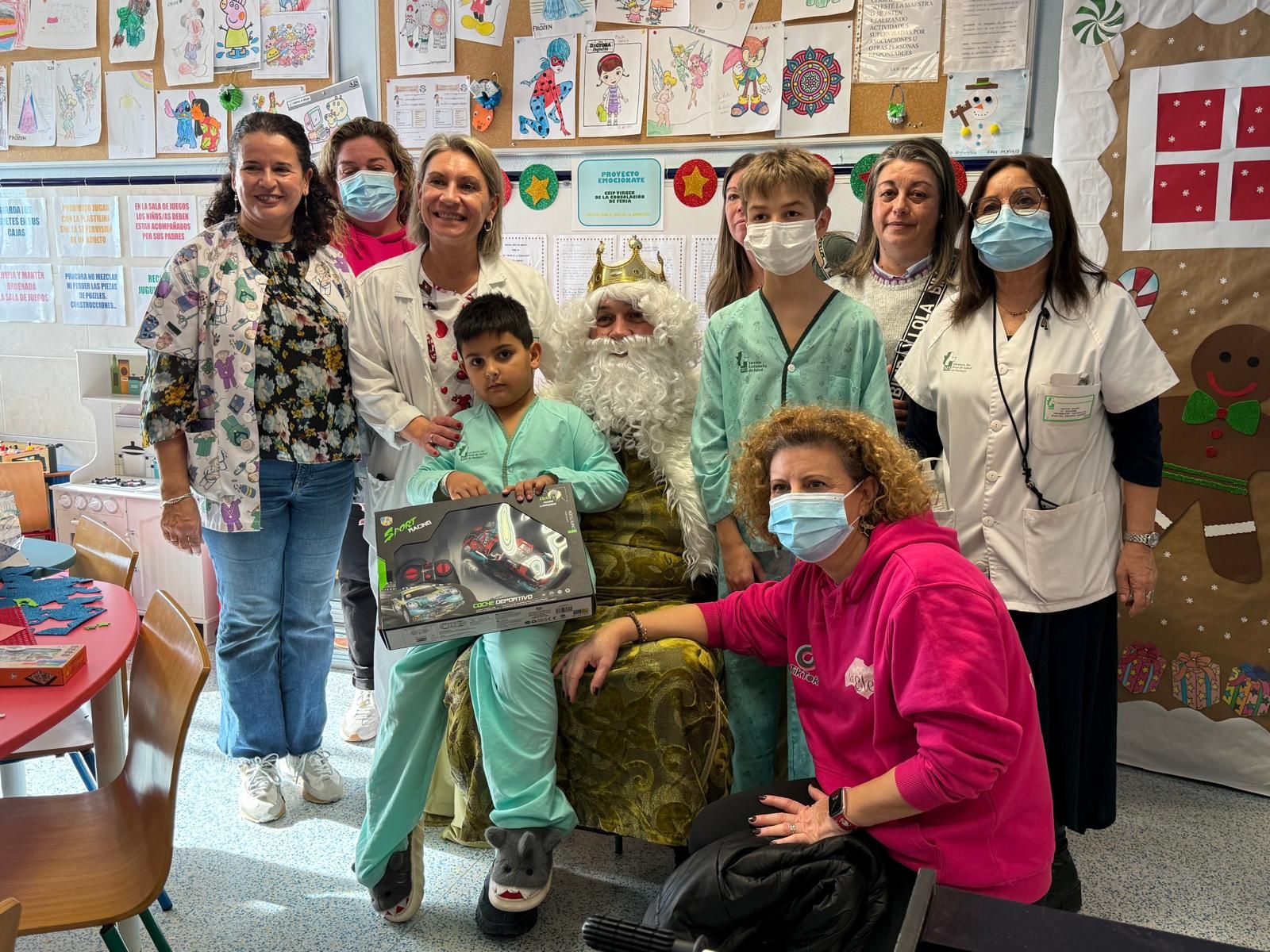 Modas La Ele adelanta la llegada de los Reyes Magos para los niños del Hospital Materno Infantil