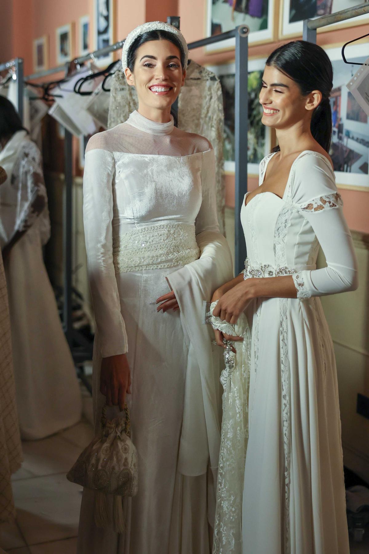 Las modelos se preparan para el desfile de Ogadenia.