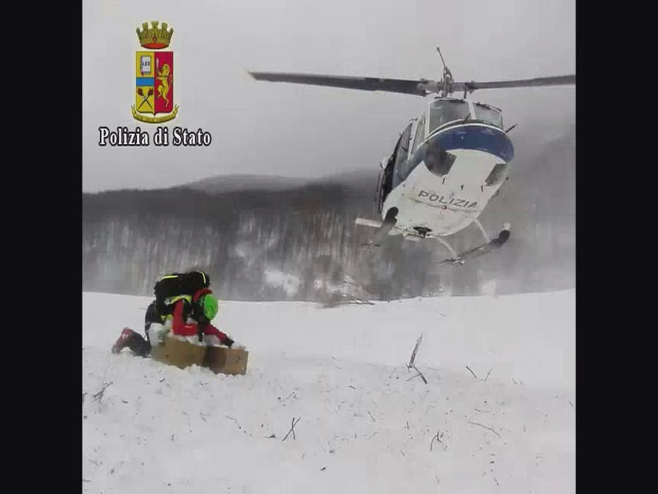 Una avalancha de nieve sepulta un hotel en Italia.