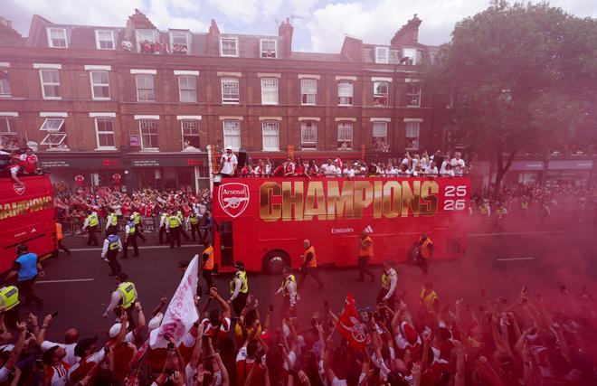 Las mejores imágenes del desfile del Arsenal por la Premier League