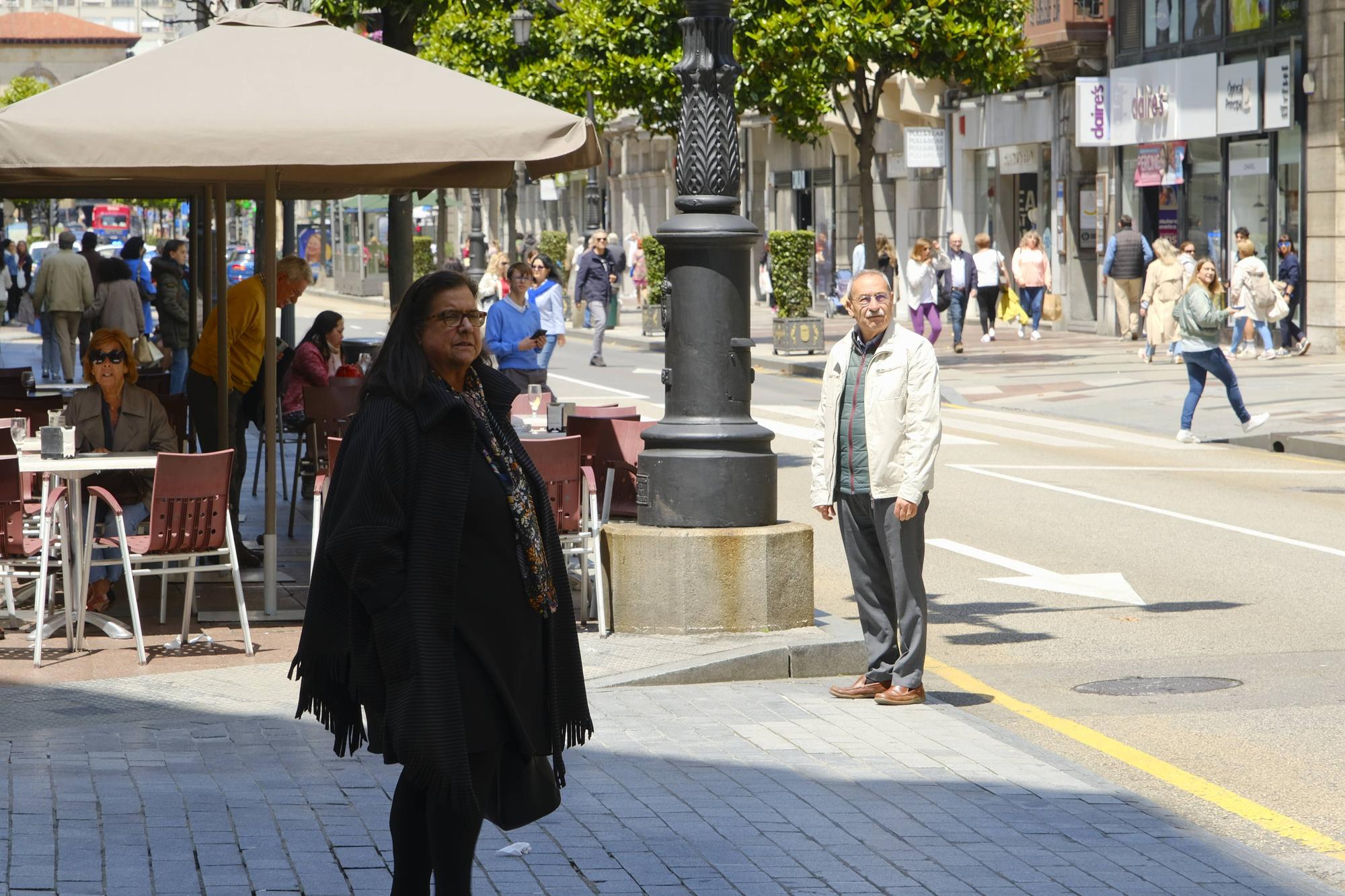 Alarme en la calle Uría de Oviedo por la caída de cascotes en plena vía pública