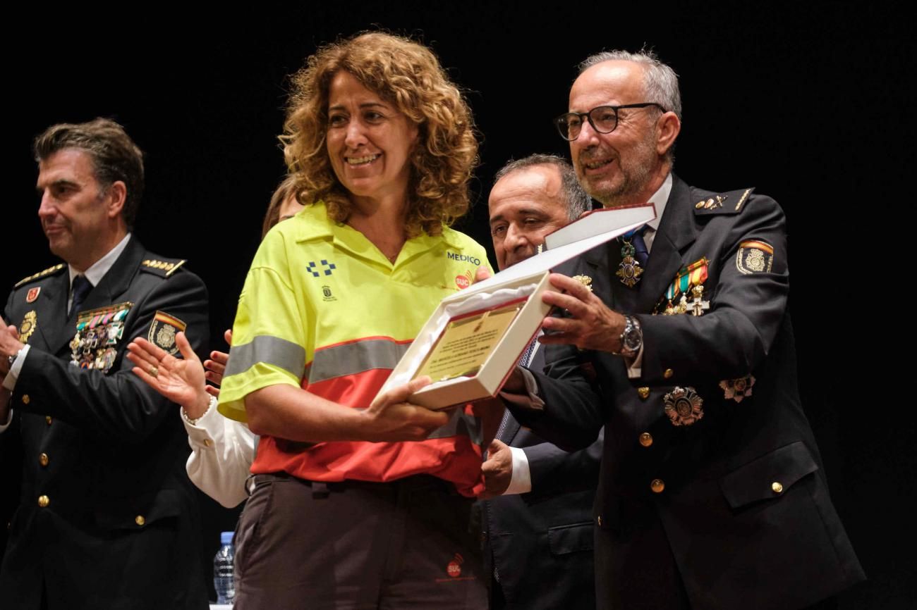 Acto Institucional de la Policía Nacional en el Teatro Guimerá