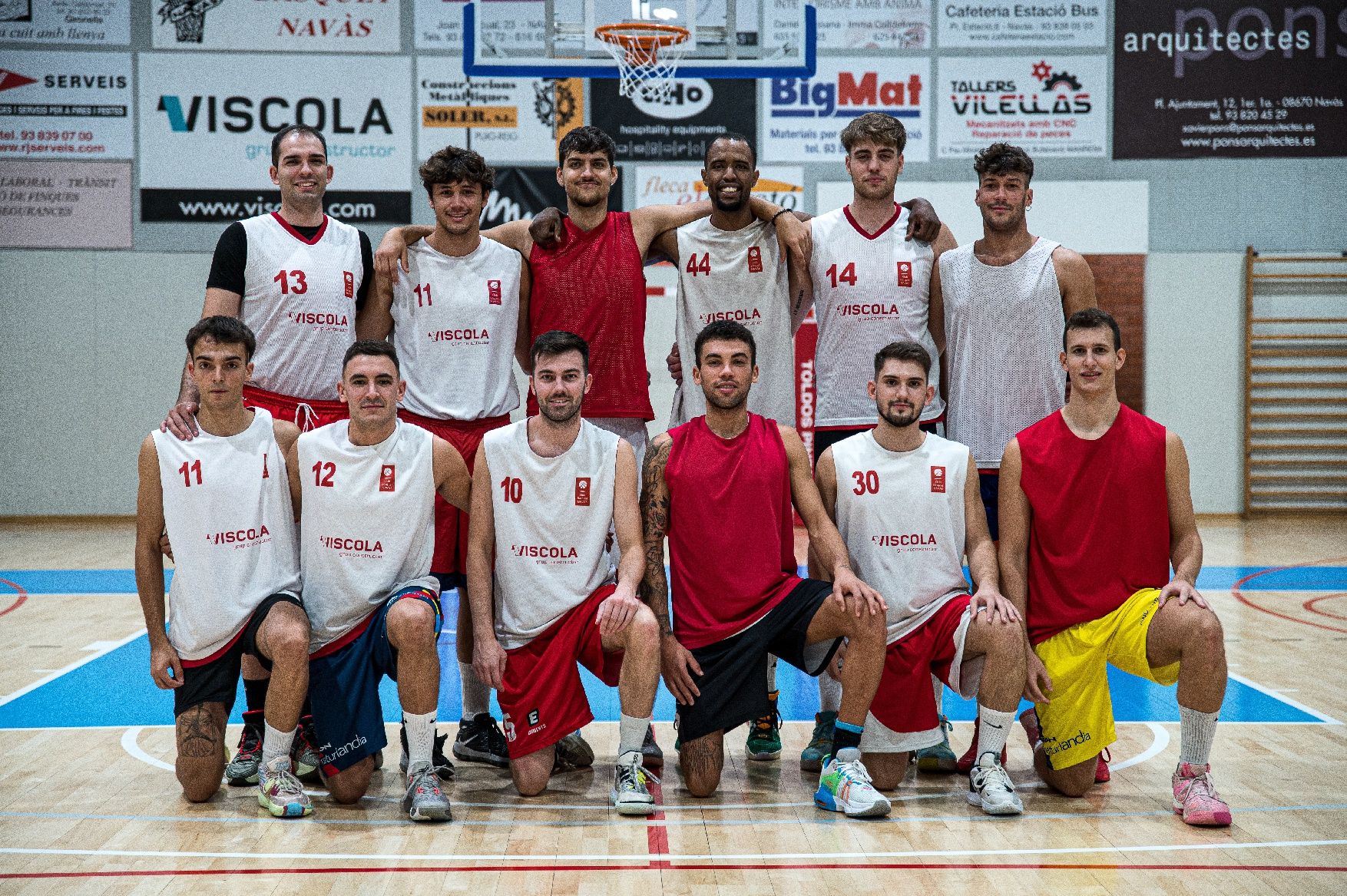 Imatges d'entrenament del CB Navàs Viscola abans de començar la Lliga EBA