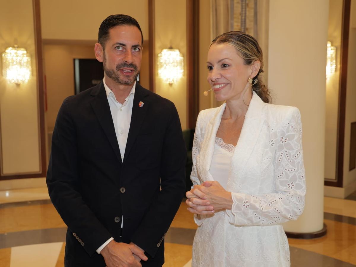 El desayuno informativo de Salvador Illa, en imágenes