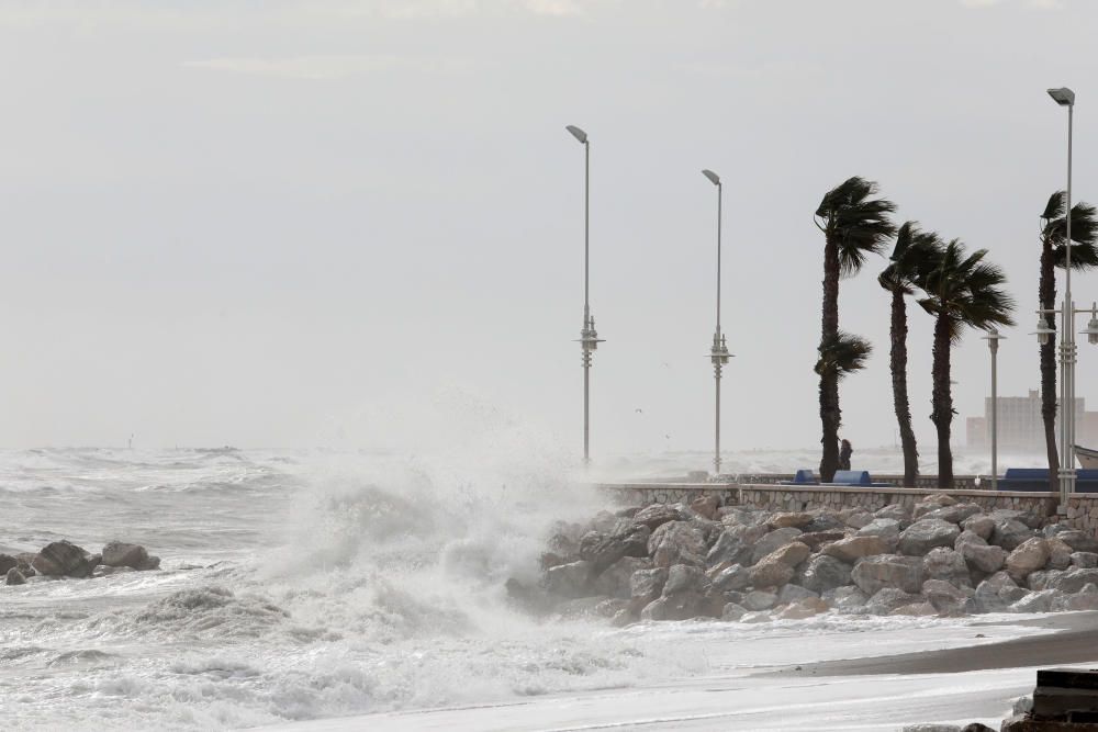 Temporal de viento y lluvia en Málaga