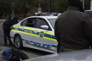 Un tiroteo en un bar clandestino de Sudáfrica deja al menos 11 muertos, entre ellos tres niños, y 14 heridos