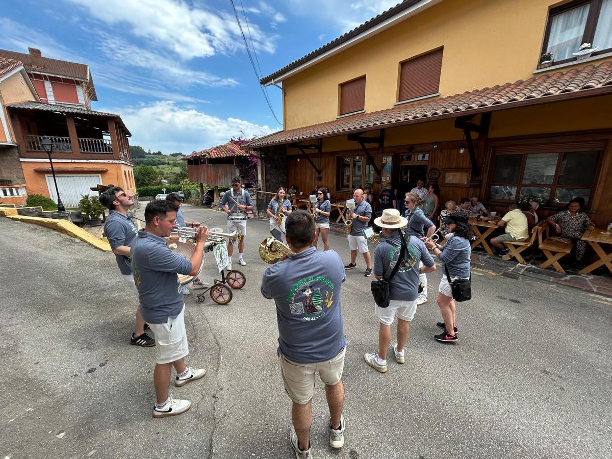 EN IMÁGENES: Parrilladas multitudinarias y chapuzones refrescantes en las fiestas de Pillarno