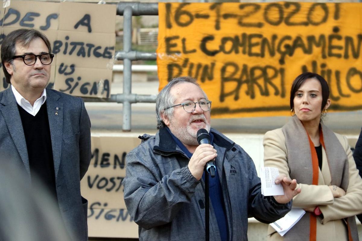 Francisco García, presidente de la Asociación de Vecinos Arraona Merinals de Sabadell, durante la firma del acuerdo.