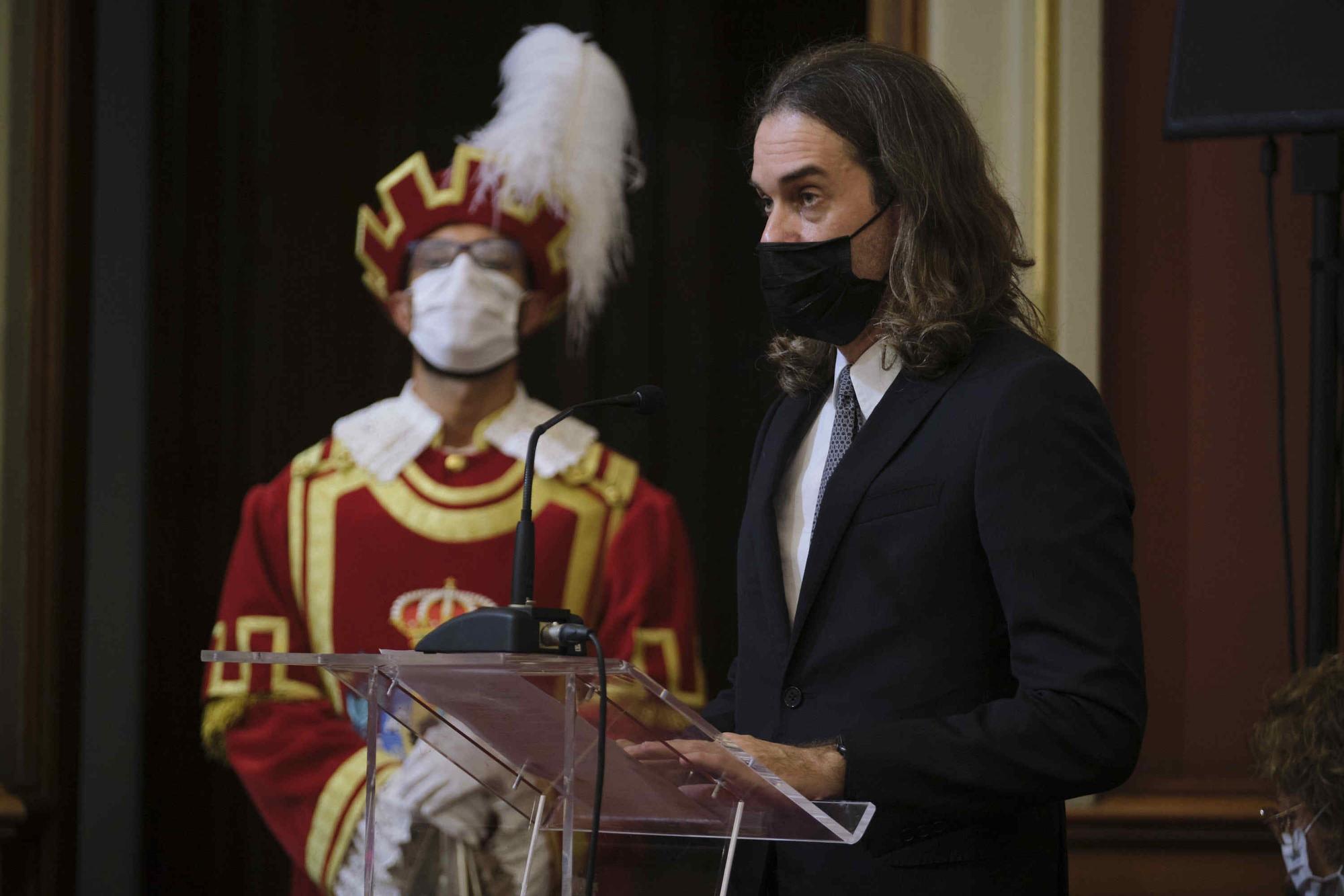 Acto de entrega de la Medalla de Oro al Mérito Cultural a Armando Alfonso