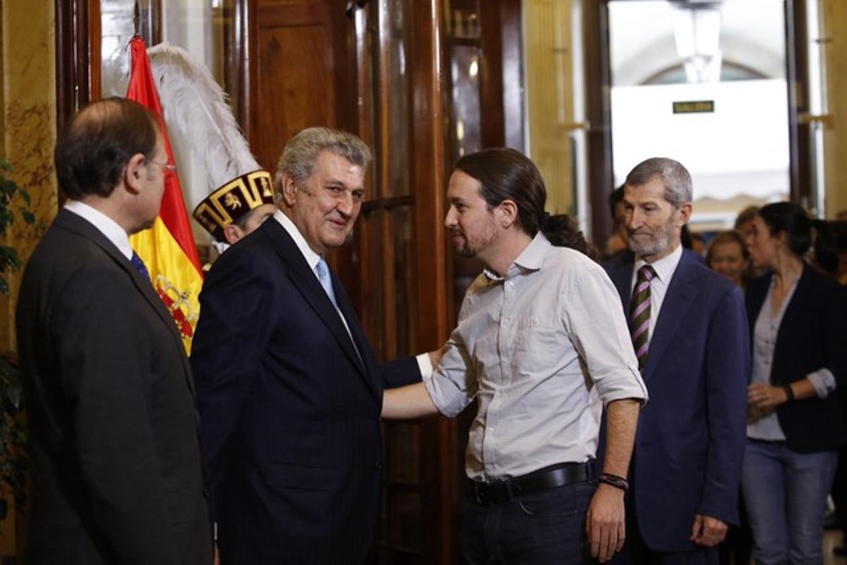El president del Congrés, Jesús Posada, i el líder de Podem, Pablo Iglesias, en l’acte institucional del Dia de la Constitució.