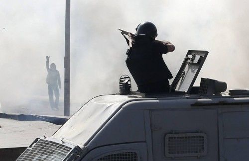 A special forces police officer fires rubber bullets during a demonstration at the front of Cairo University