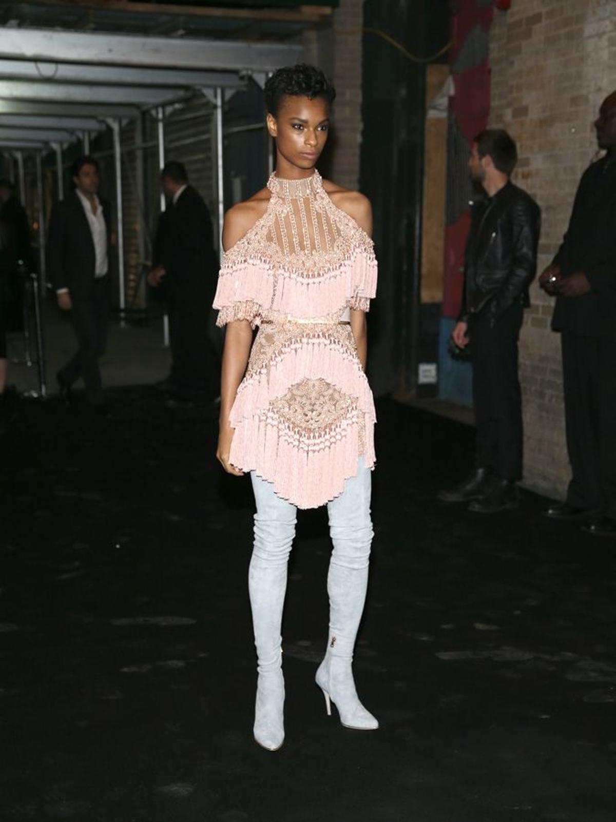 Kayla Scott en la fiesta de Balmain tras la Gala Met 2016