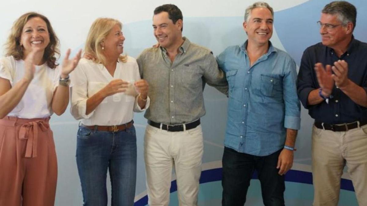 Patricia Navarro, Ángeles Muñoz, Juanma Moreno, Elías Bendodo y José Alberto Armijo. 
