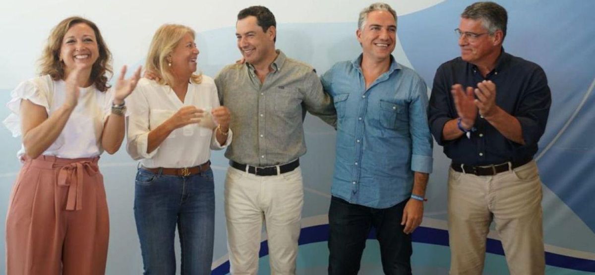 Patricia Navarro, Ángeles Muñoz, Juanma Moreno, Elías Bendodo y José Alberto Armijo. | L. O.