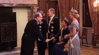 La reina Letizia normaliza las dolencias en los pies