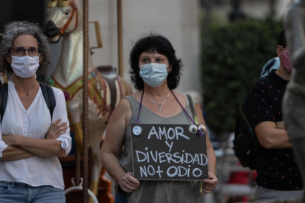 Imágenes de la protesta contra la LGTBI fobia en Cartagena