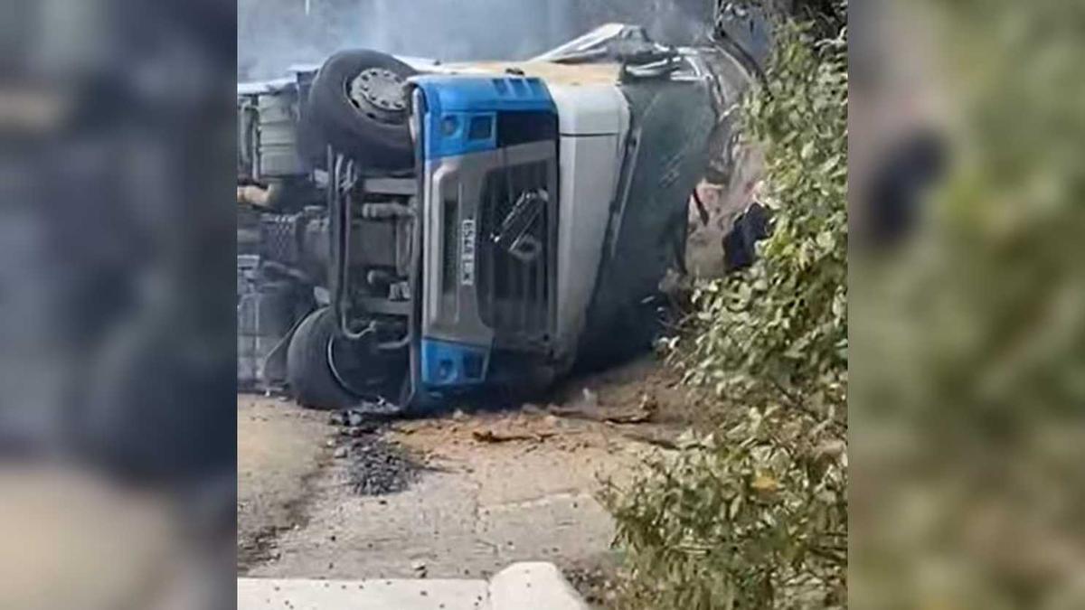 El camió bolcat a Arbúcies.