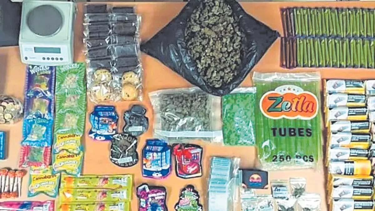 Droga y útiles incautados en un club cannábico del sur de Tenerife. /