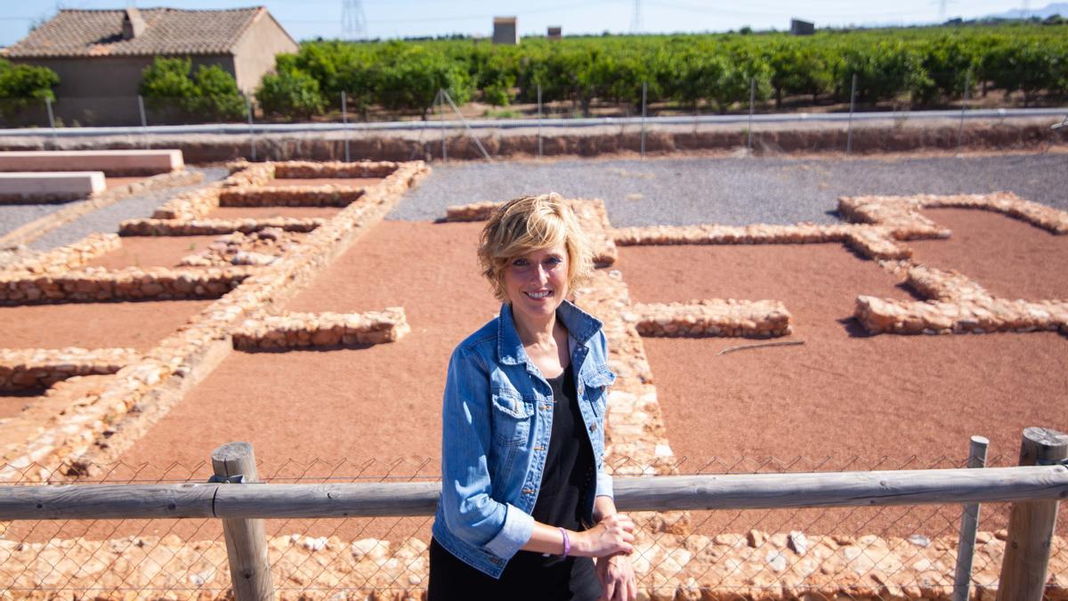 La edila Ruiz en la villa romana de Vinamargo.