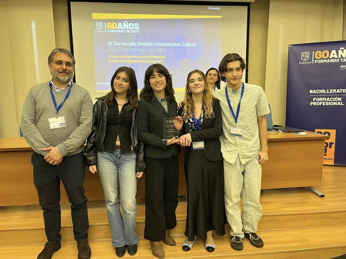 Equipo del IES Maimónides, con el profesor Manuel Bermúdez.