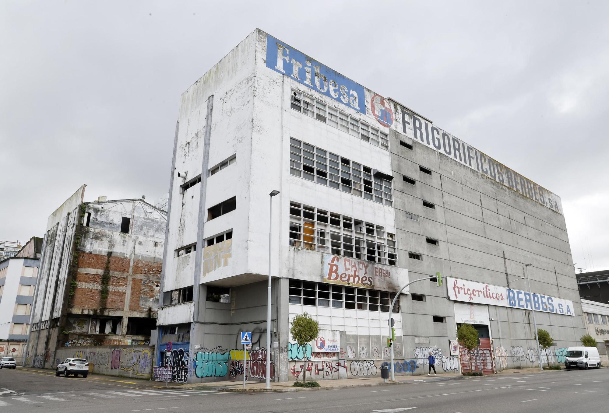 Nave de Fribesa, entre Beiramar y Jacinto Benavente, abandonada hace más de 10 años