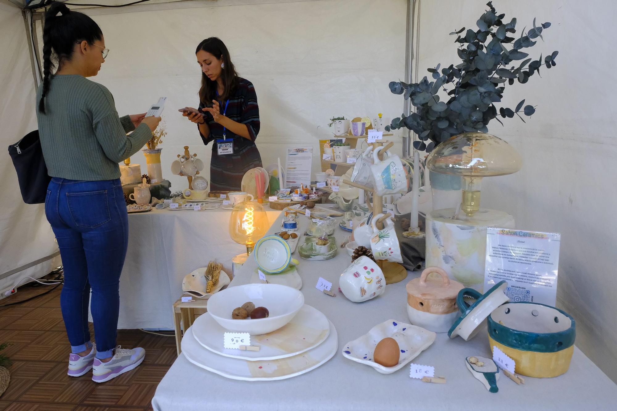 Feria de artesanía en el parque de San Telmo