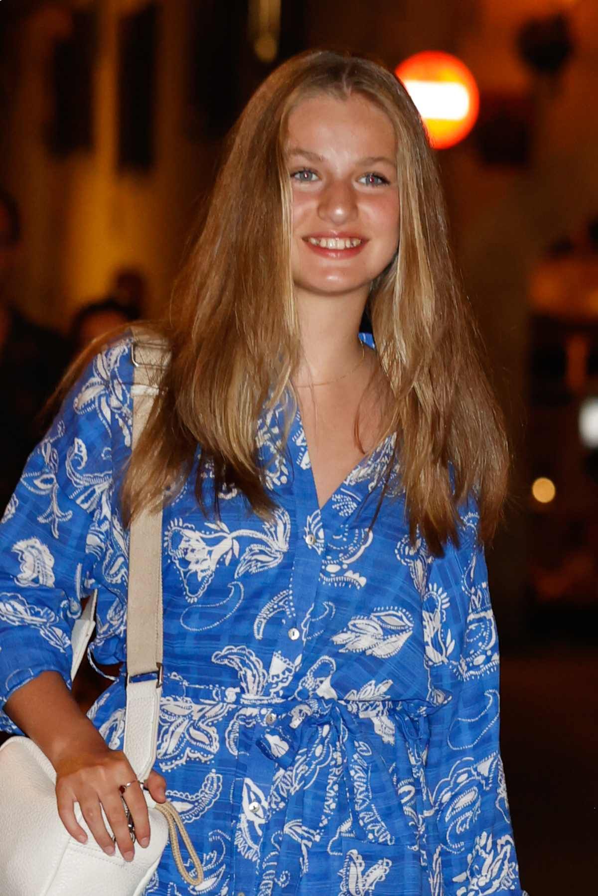La princesa Leonor con un vestido azul de Zara