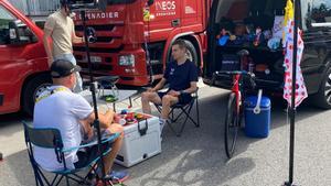 Carlos Rodríguez, entrevistado por la televisión francesa, en la jornada de descanso alpino del Tour.