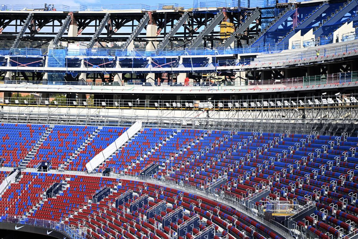 Barcelona. 07.11.2025.  Deportes.  Entrenamiento de los jugadores del Barça en el Spotify Camp Nou en el primer test con asistencia de público en el estadio y con parte de la grada todavía en obras. Fotografía de Jordi Cotrina