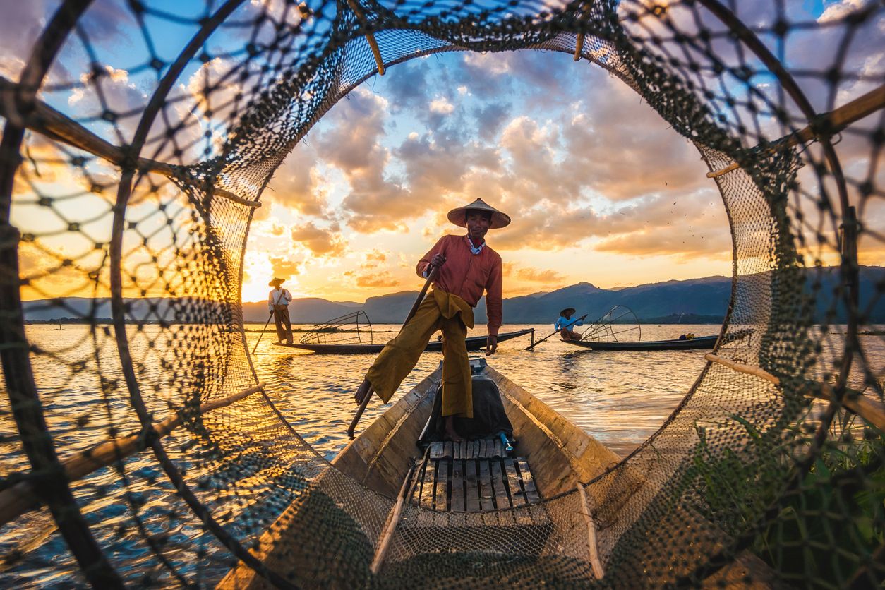 Pescadores equilibristas lago Inle Expedición VIAJAR Myanmar