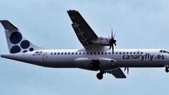 Un avión de Canaryfly, sobre el aeropuerto de Ibiza, captado por 'avionesibiza.com'.