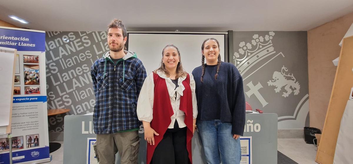 Por la izquierda, Xavi Bonastre, Priscila Alonso y Claudia Lera, este viernes, en Llanes.