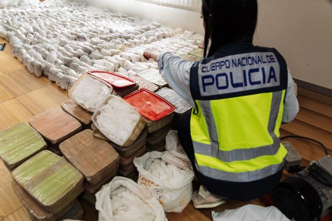 La droga incautada por la Policía Nacional durante la desarticulación del cártel de Sinaloa en España, en el Complejo Policial de Canillas