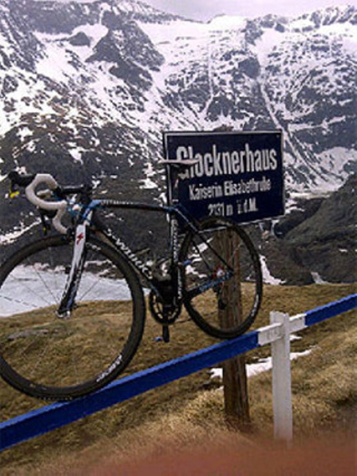 La meva bici al Glocknerhaus (Àustria).