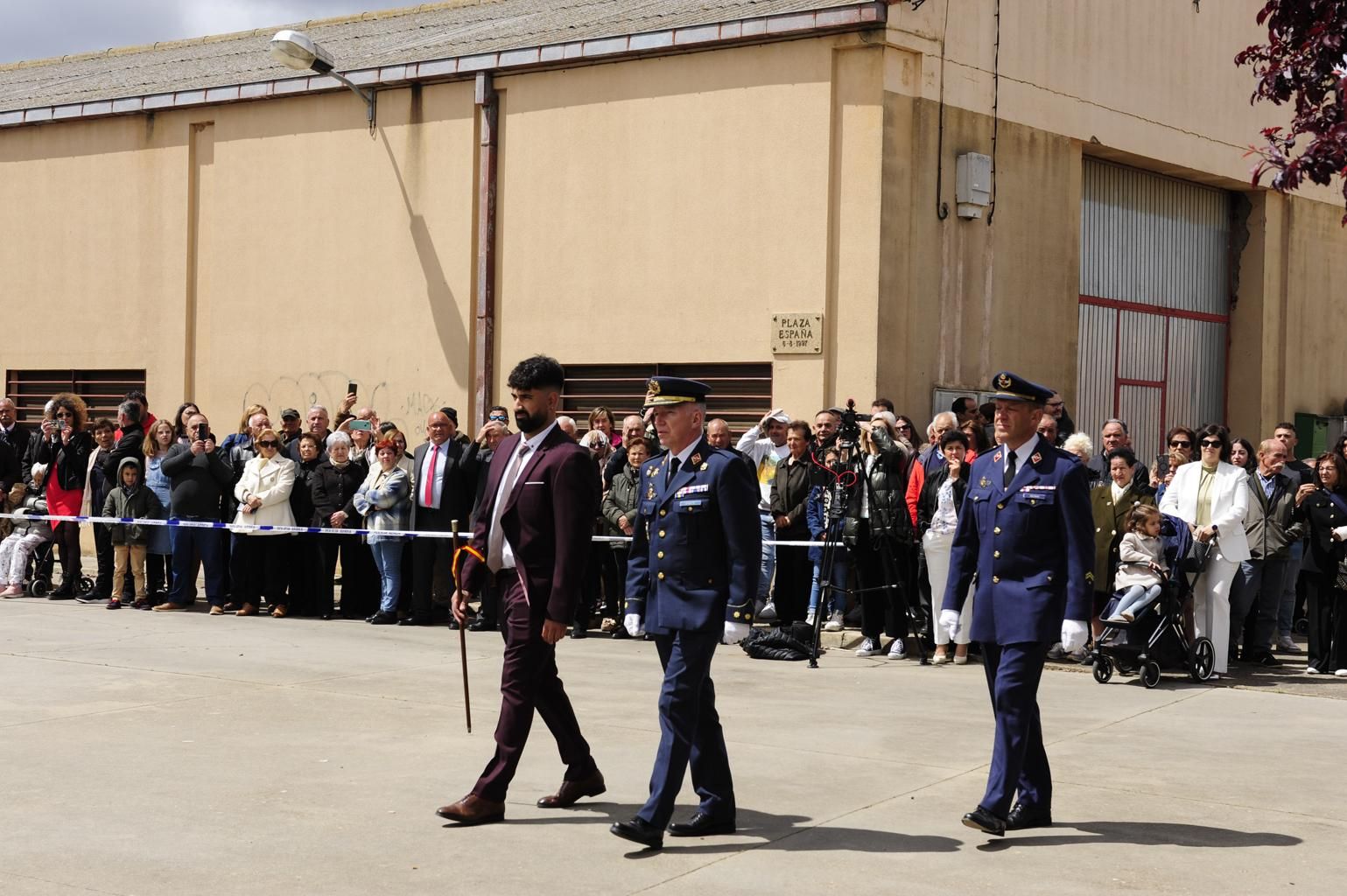 Izado de bandera en Burganes de Valverde