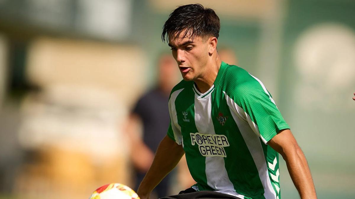 José Antonio Morante, durante un encuentro con la cantera del Real Betis.