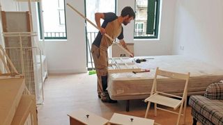 El sector de los pisos turísticos de Barcelona contrataca y afirma generar más de 1.900 millones de impacto económico