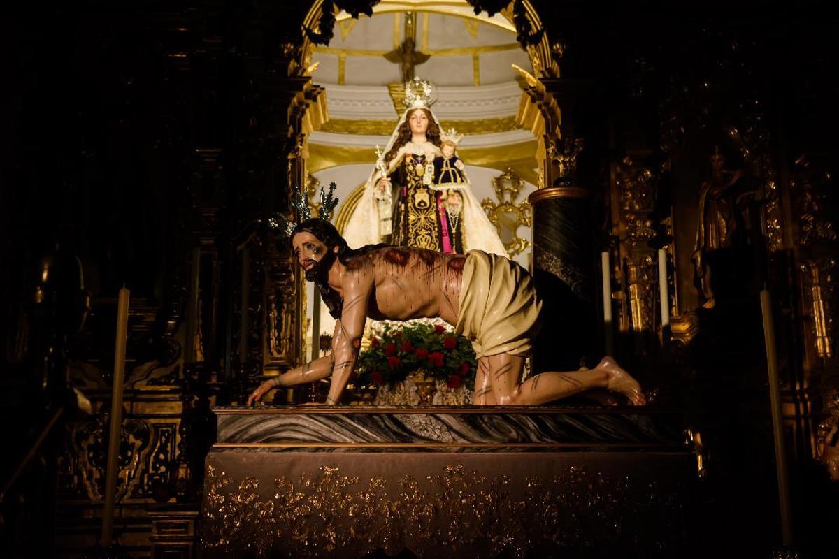Restauración de Nuestro Padre Jesús del Mayor Dolor ante la imagen de la patrona de Rute, la Virgen del Carmen.