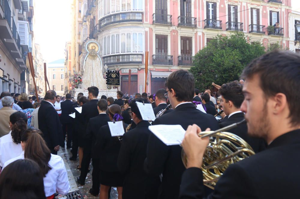 La Virgen del Carmen de Pedregalejo preside el Rosario de las Glorias