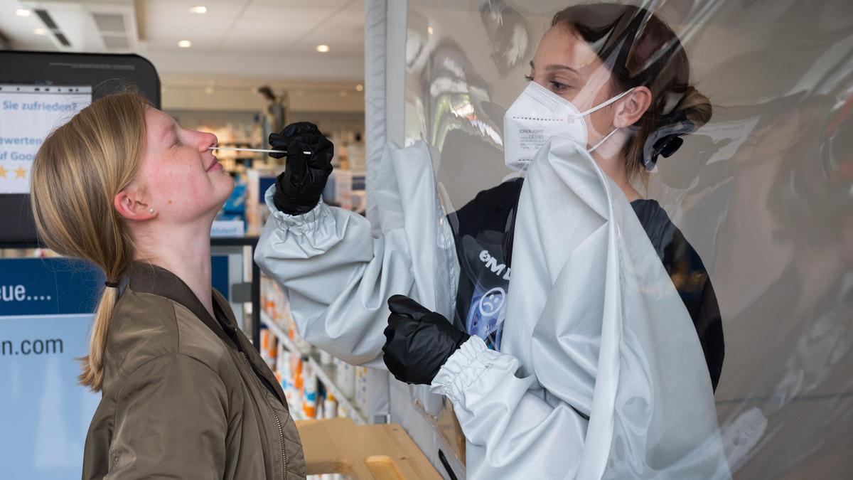 Realización de una prueba de coronavirus en Alemania.