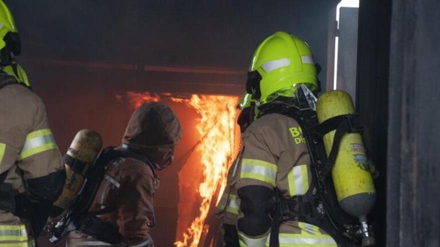Un "pique entre vecinos" termina en un incendio y obliga a l