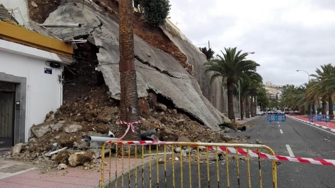 Cae un muro en Paseo de Chil