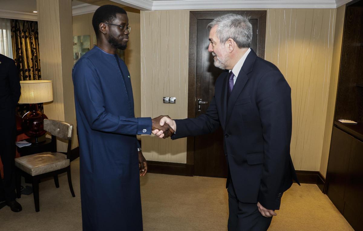 El presidente de Senegal, Bassirou Diomaye Faye, y  Fernando Clavijo,  presidente del Gobierno de Canarias.