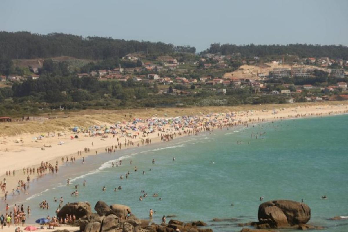 Las comarcas de O Salnés y Pontevedra están a rebosar, y sus playas son una de las razones.