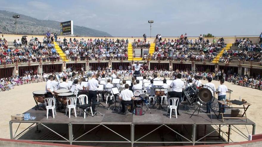 250 niños protagonizan un espectáculo musical en Orpesa